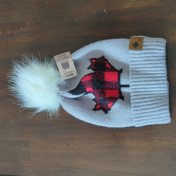 Accessories - 🍁Plaid Canada Flag Grey Toque